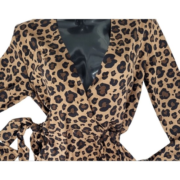 Hobbies in Delilah Wrap Dress size 6. New - Picture 5 of 7